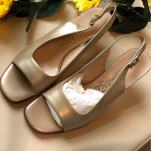 Salvatore Ferragamo Pearlized Gold Metallic Open Toe Slingbacks size 6.5